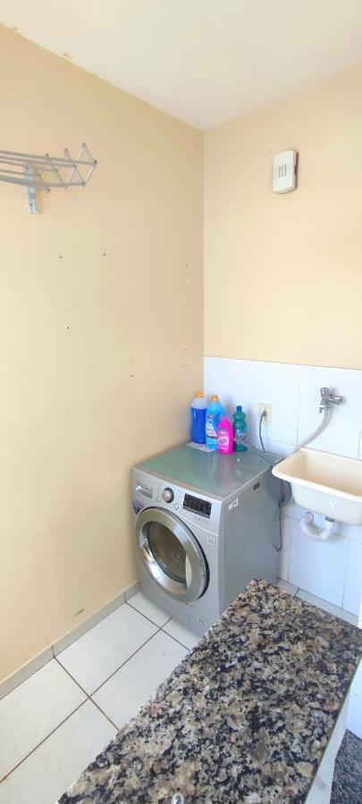 Quarto Privativo Com Apto Compartilhado リオ・ダス・オストラス エクステリア 写真